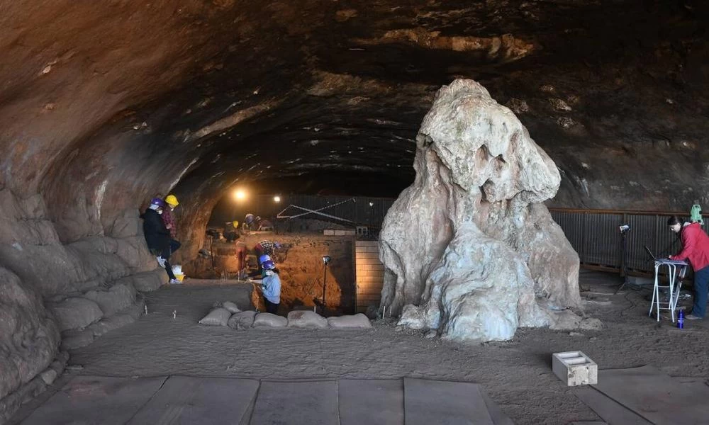Ανακαλύφθηκε στην έρημο Καλαχάρι το αρχαιότερο σπήλαιο της Γης